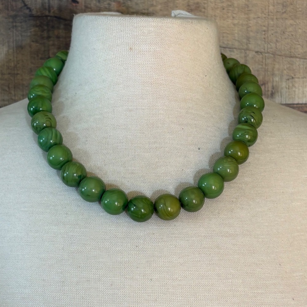 Green Marbled Chunky Bead Necklace Adjustable Silver Tone Clasp